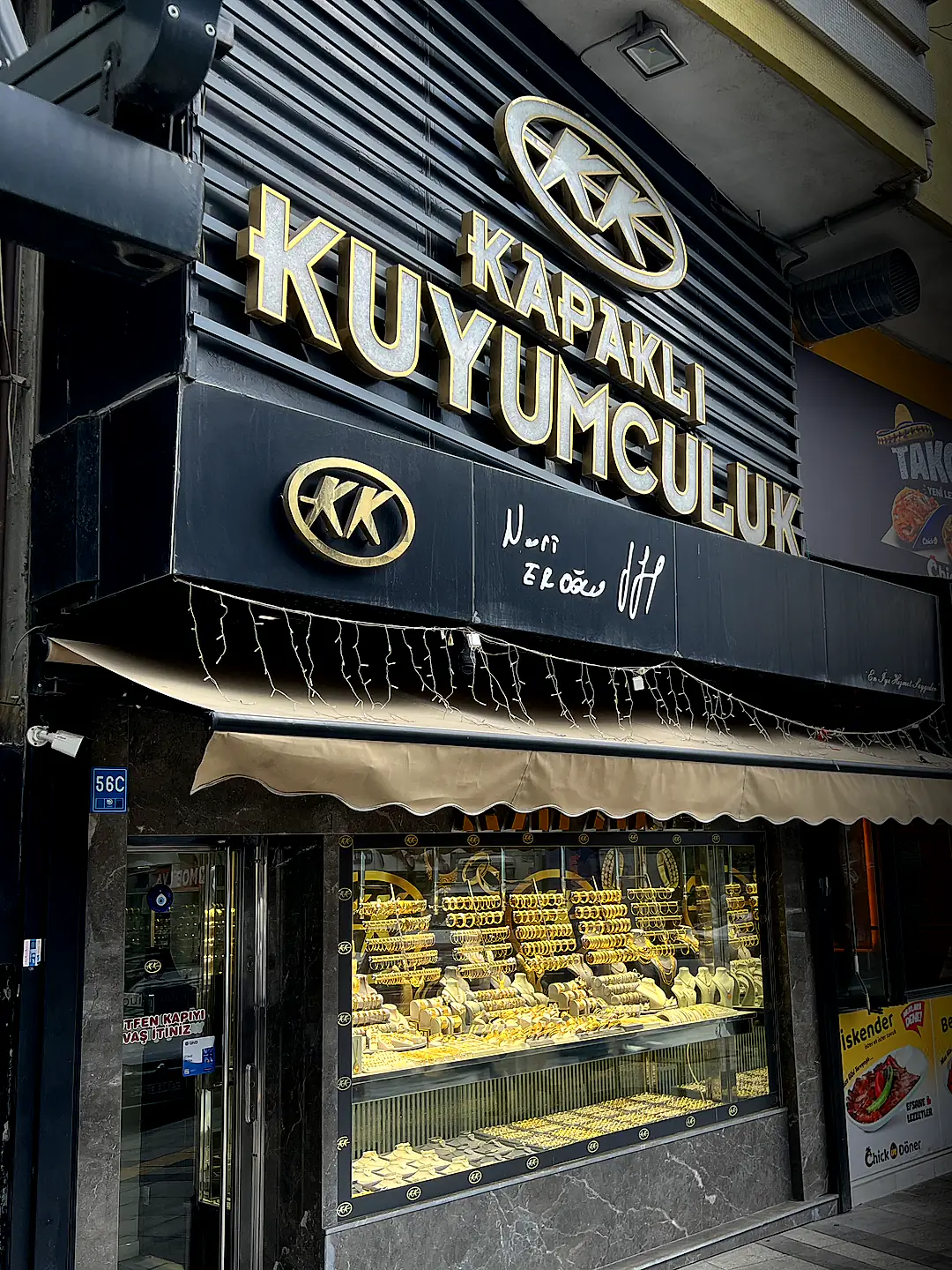 Trakya Kapaklı Kuyumculuk mağazasının cephesi: tabela, tente ve vitrin.